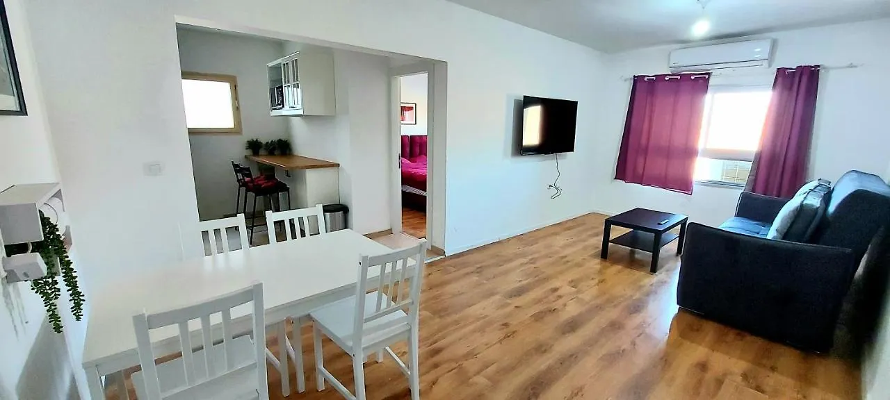 Eilat Octopus Apartment - אילת אוקטופוס -שני חדרים וסלון, בריכה בקיץ Izrael