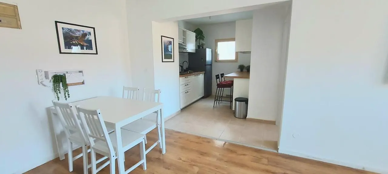 Eilat Octopus Apartment - אילת אוקטופוס -שני חדרים וסלון, בריכה בקיץ Izrael